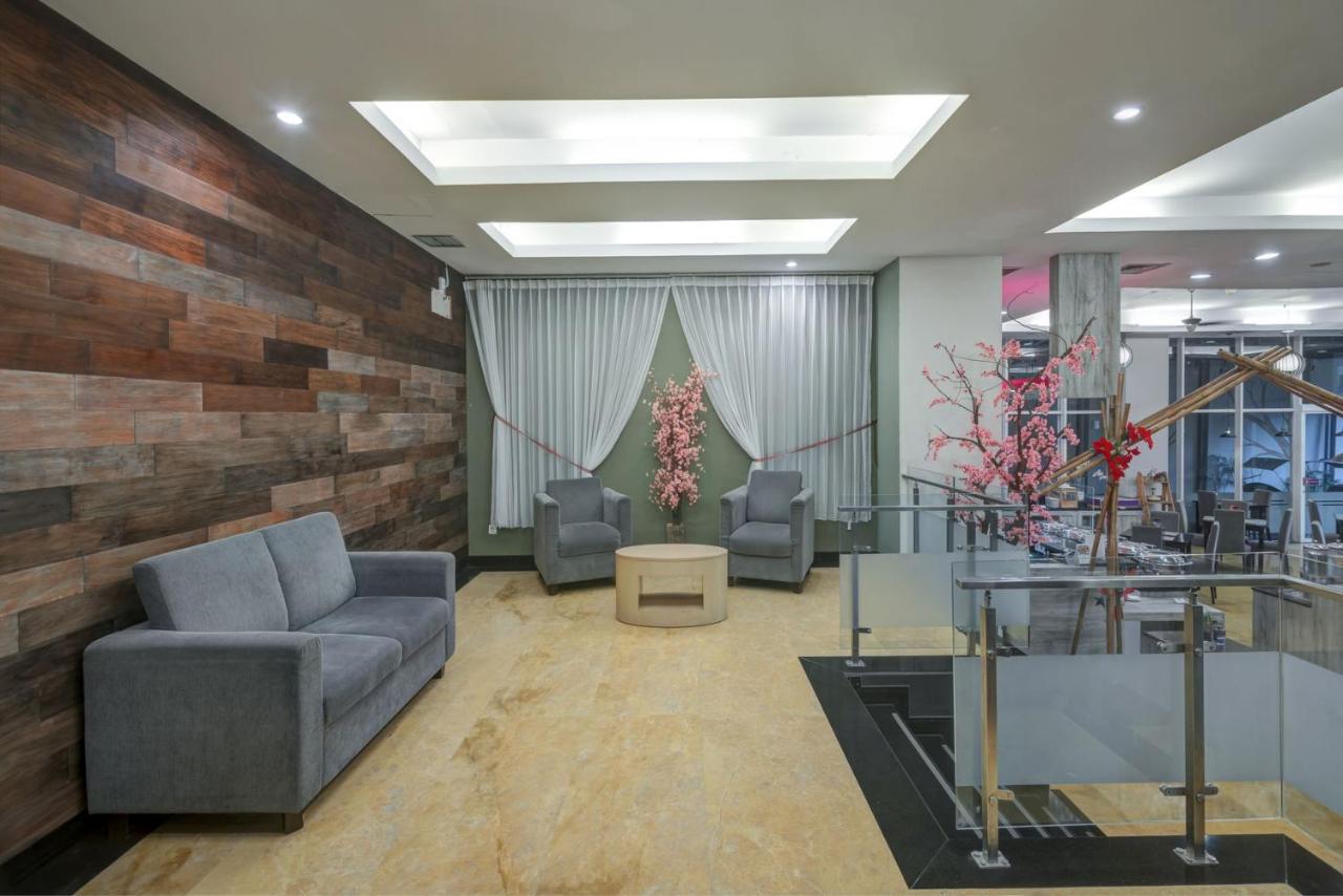 Quest Hotel Darmo - Surabaya By Aston Esterno foto