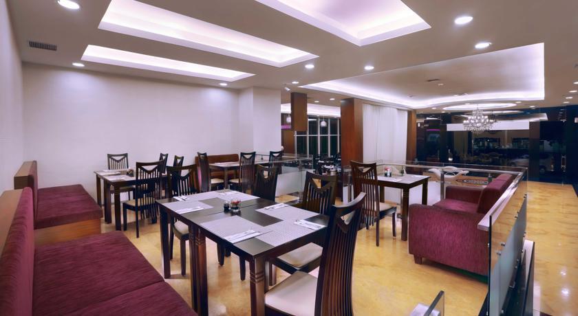 Quest Hotel Darmo - Surabaya By Aston Esterno foto
