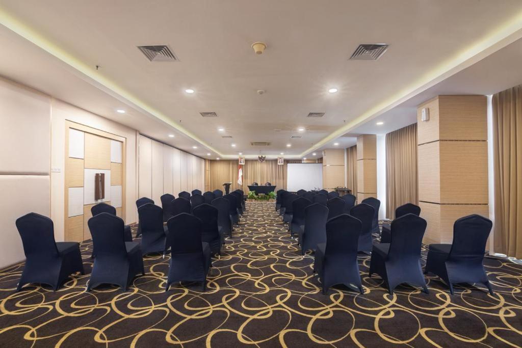 Quest Hotel Darmo - Surabaya By Aston Esterno foto