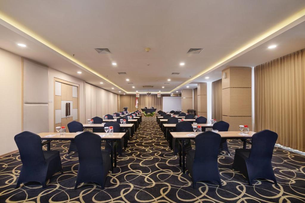 Quest Hotel Darmo - Surabaya By Aston Esterno foto