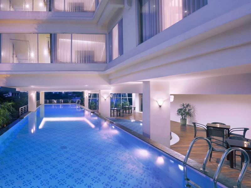 Quest Hotel Darmo - Surabaya By Aston Esterno foto