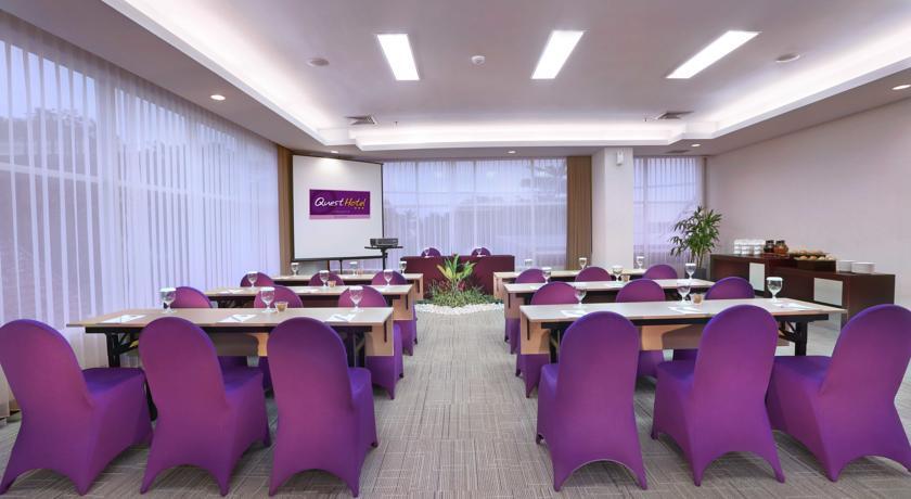 Quest Hotel Darmo - Surabaya By Aston Esterno foto