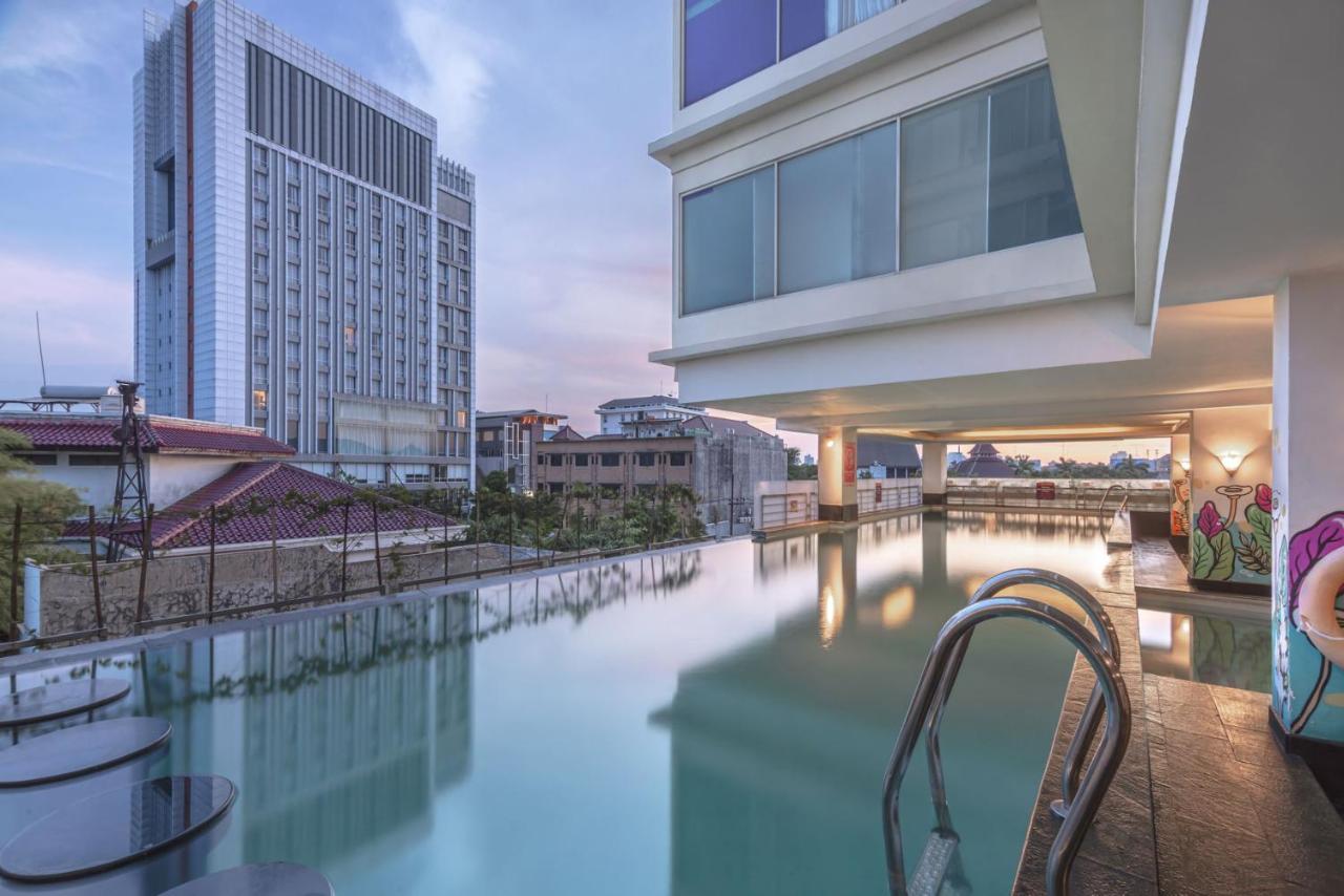 Quest Hotel Darmo - Surabaya By Aston Esterno foto