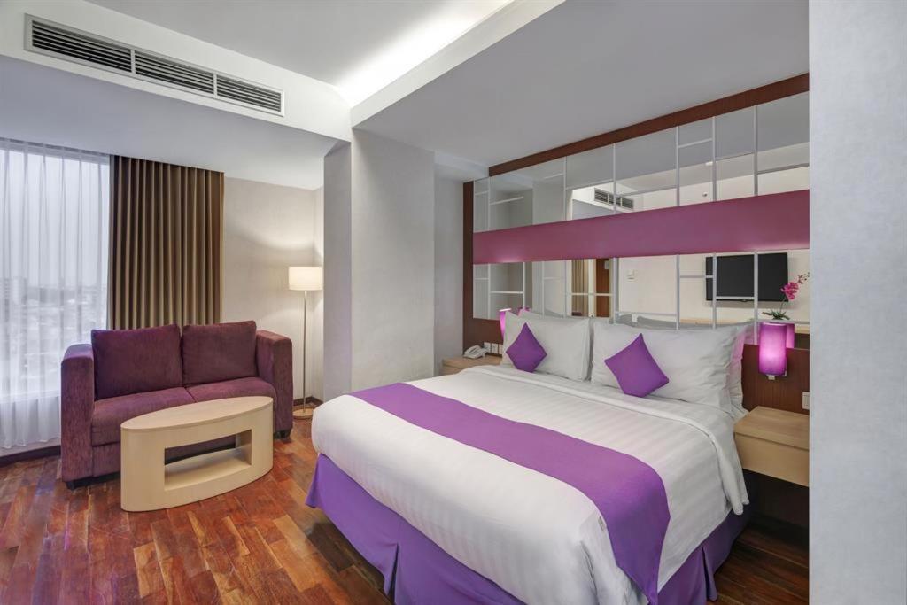 Quest Hotel Darmo - Surabaya By Aston Esterno foto