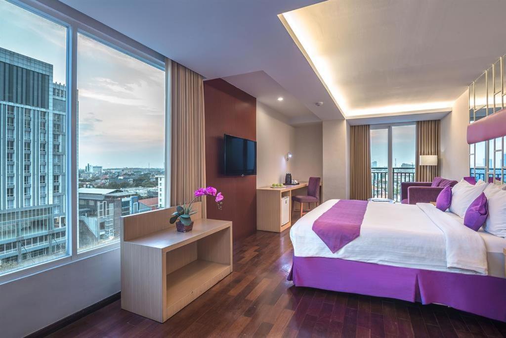 Quest Hotel Darmo - Surabaya By Aston Esterno foto