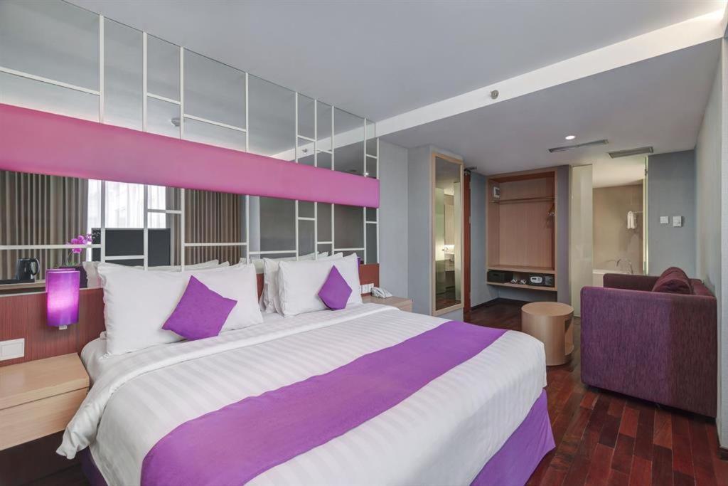 Quest Hotel Darmo - Surabaya By Aston Esterno foto
