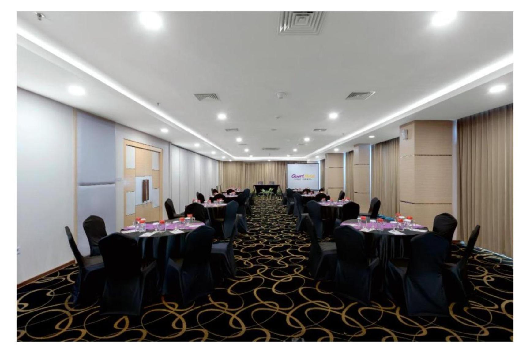 Quest Hotel Darmo - Surabaya By Aston Esterno foto