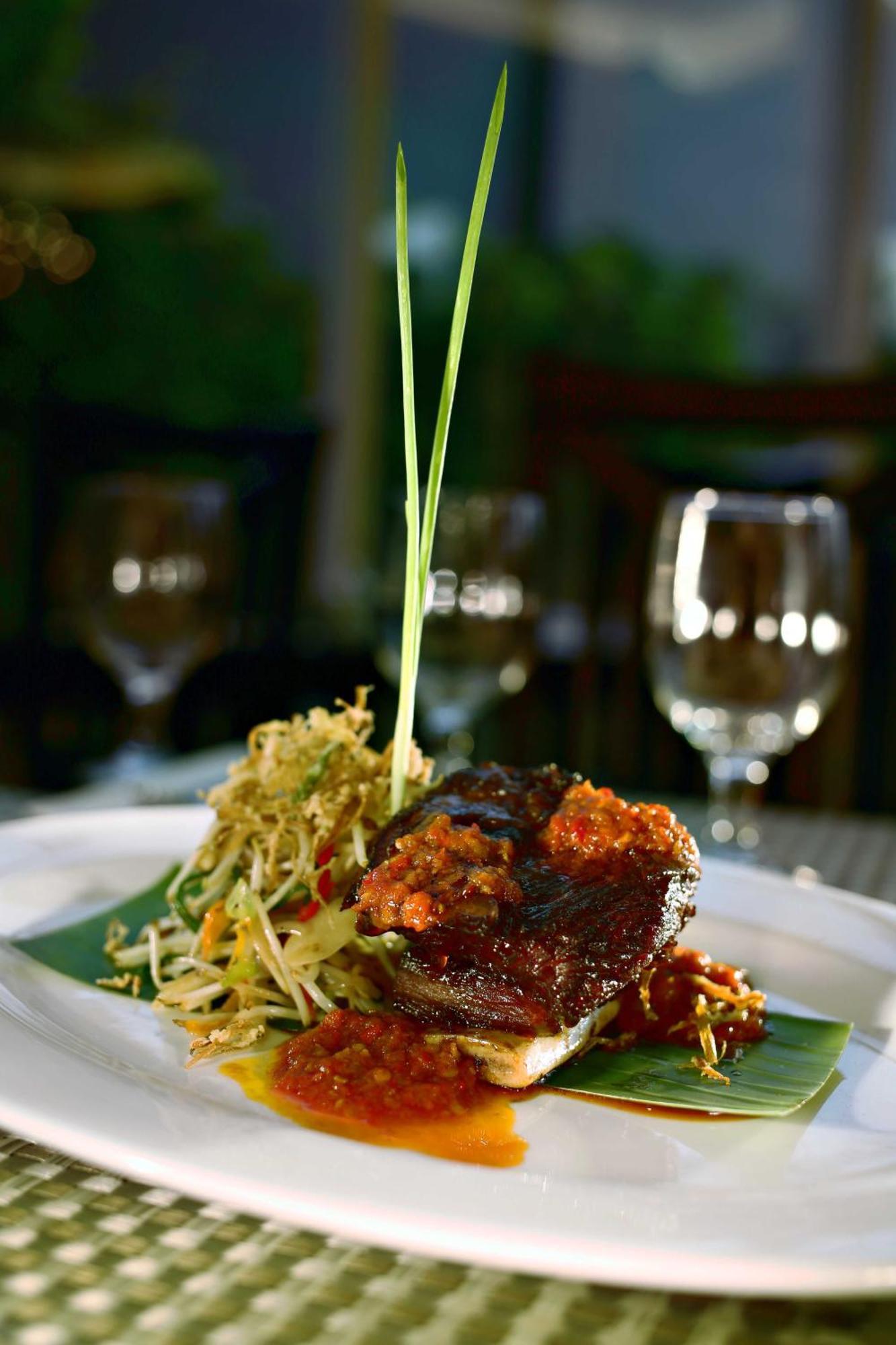 Quest Hotel Darmo - Surabaya By Aston Esterno foto