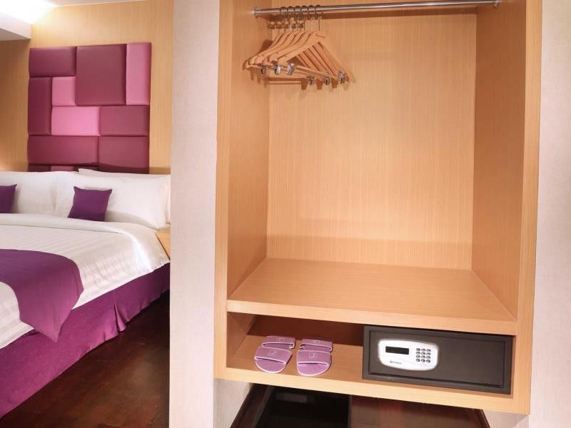 Quest Hotel Darmo - Surabaya By Aston Esterno foto